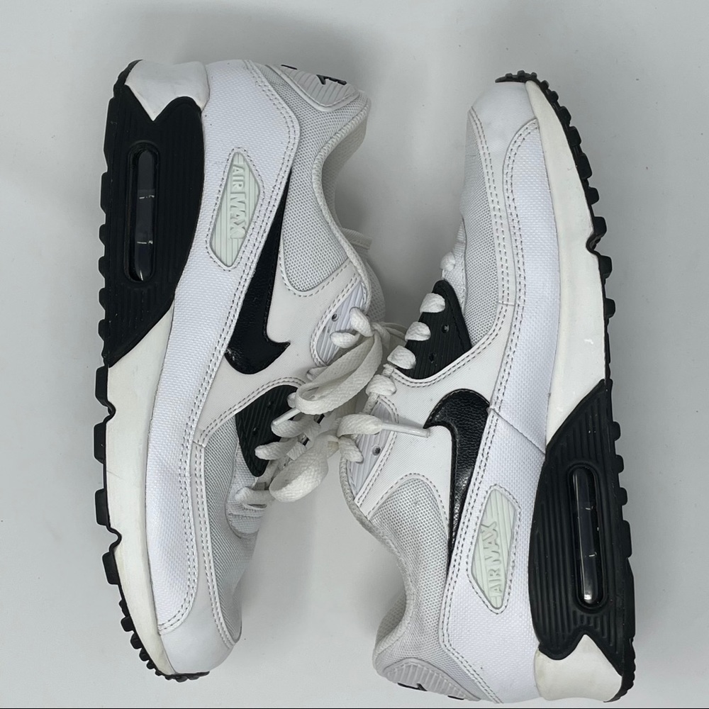 Nike Womens Air Max 90 Essential White Black